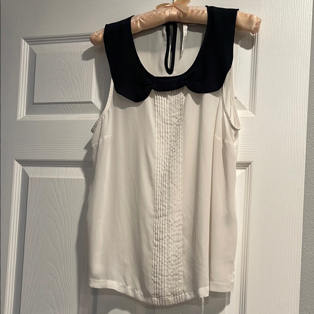 LC Lauren Conrad Cream Sleeveless Blouse with Black Peter Pan Collar